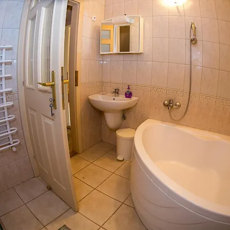 Aqua Line Apartmanhaz 아파트 Hajdúszoboszló